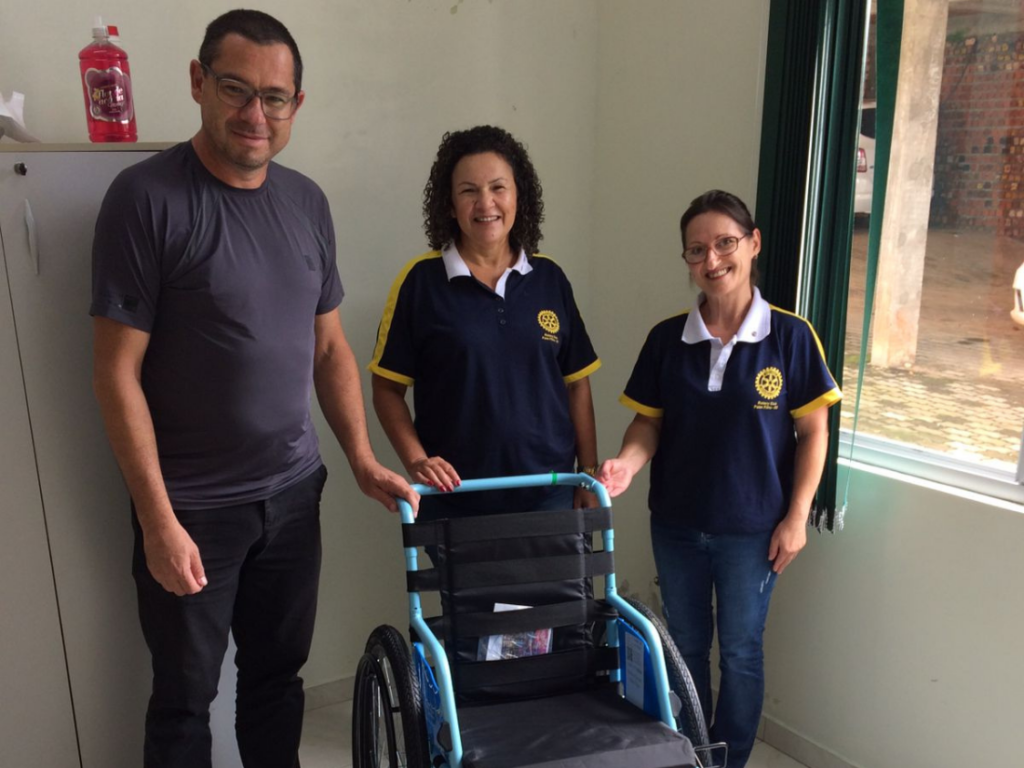 Rotary Club de Paim Filho realiza Doação de Cadeira de Rodas para Secretaria de Saúde de Machadinho